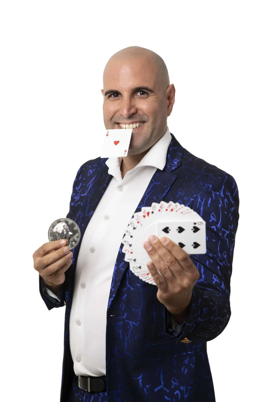 Sibi Ilusionista | Mago para cenas de empresa en Madrid Sibi Ilusionista, mago para cenas de empresa en Madrid, con cartas y monedas.